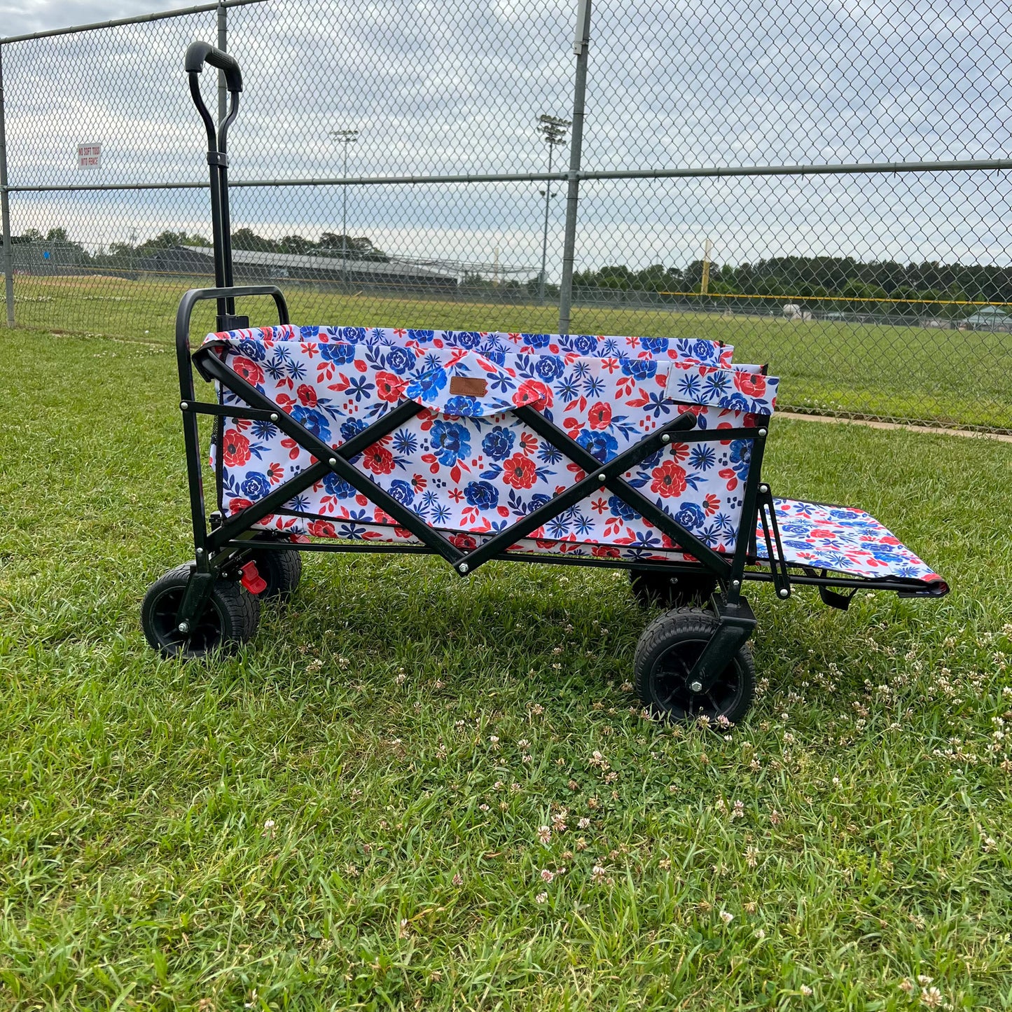 Americana Floral Tailgate Wagon